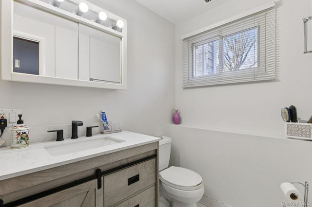 14 Fairway Drive, Great Neck, NY 11020