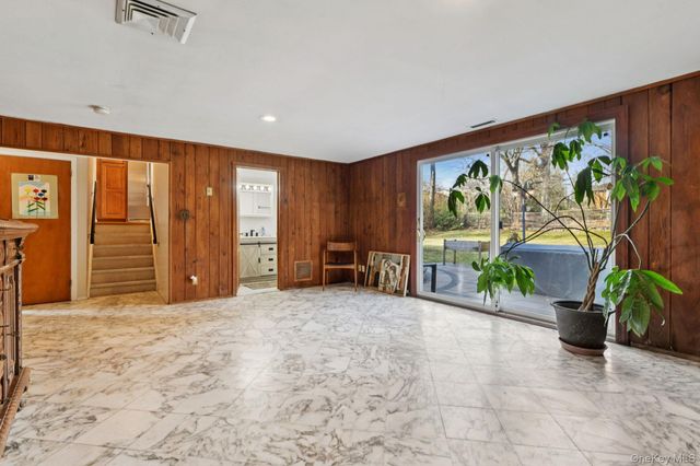 14 Fairway Drive, Great Neck, NY 11020