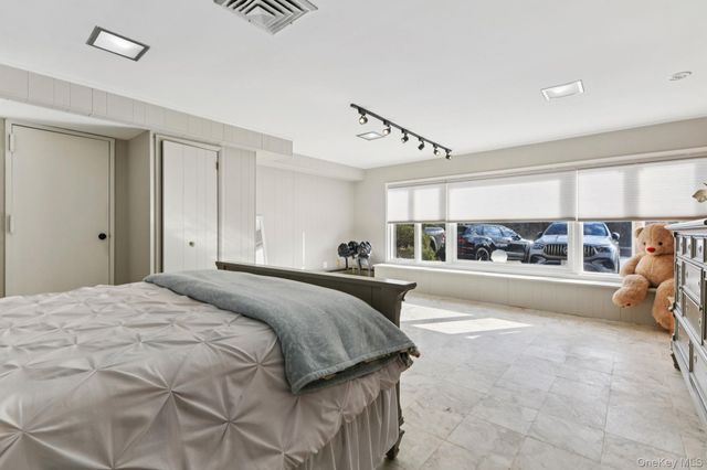 14 Fairway Drive, Great Neck, NY 11020