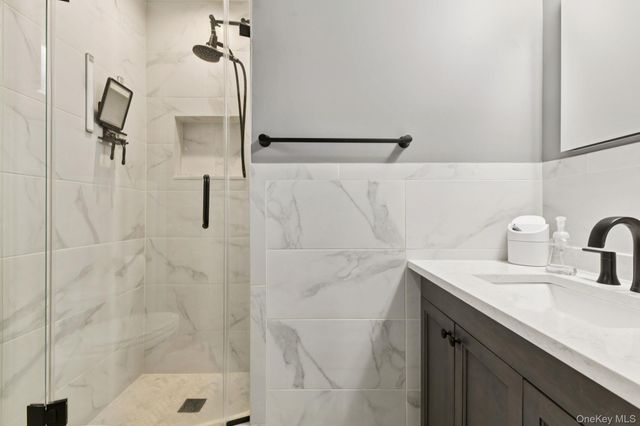 14 Fairway Drive, Great Neck, NY 11020