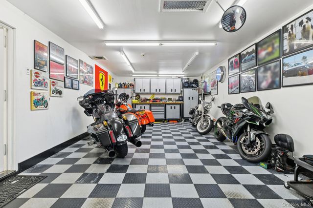 14 Fairway Drive, Great Neck, NY 11020