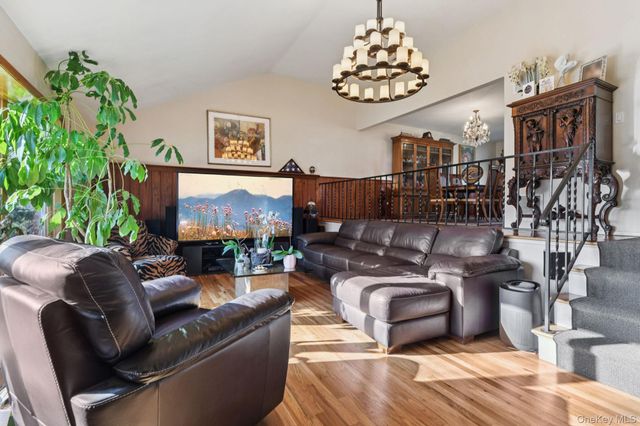 14 Fairway Drive, Great Neck, NY 11020