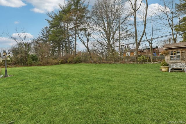 14 Fairway Drive, Great Neck, NY 11020