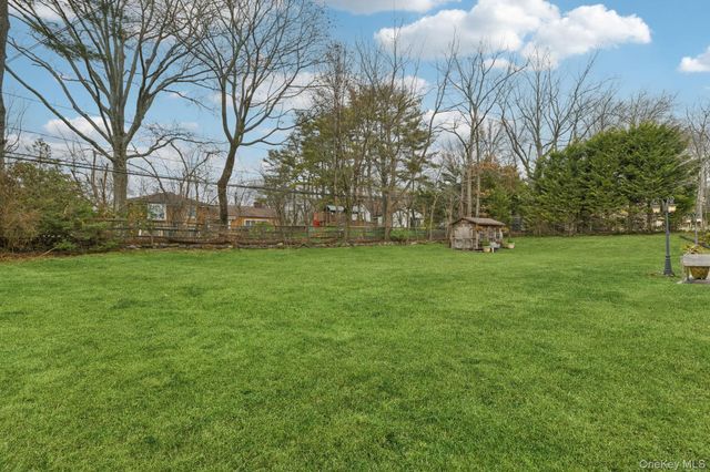 14 Fairway Drive, Great Neck, NY 11020