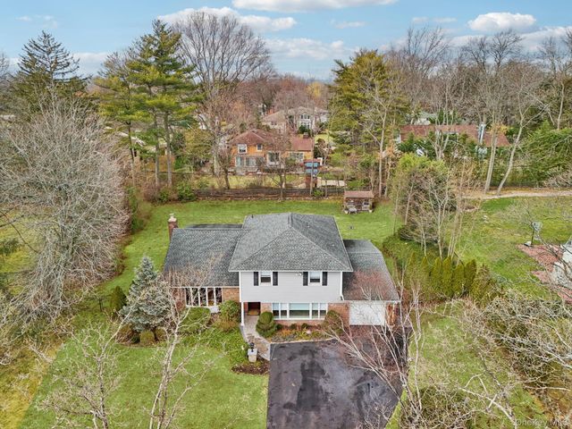 14 Fairway Drive, Great Neck, NY 11020