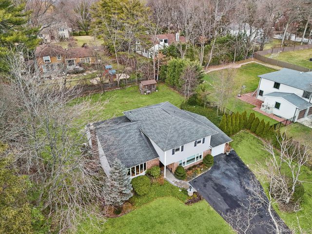 14 Fairway Drive, Great Neck, NY 11020