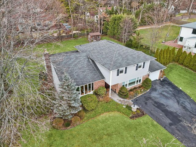 14 Fairway Drive, Great Neck, NY 11020