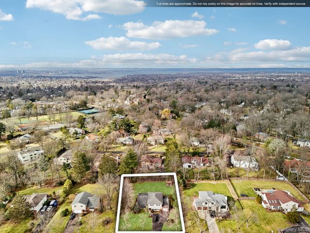 14 Fairway Drive, Great Neck, NY 11020