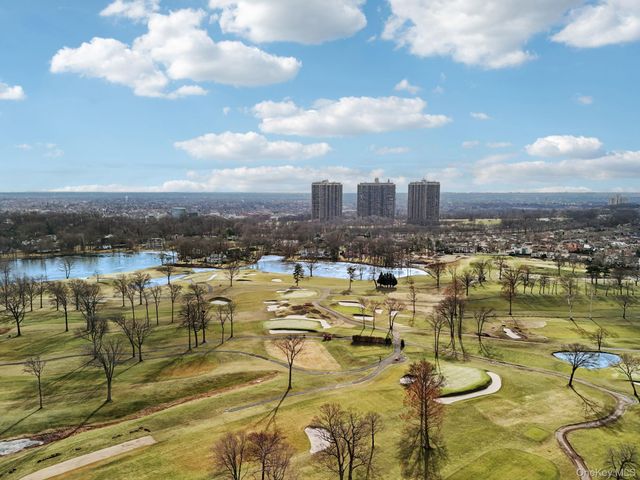 14 Fairway Drive, Great Neck, NY 11020