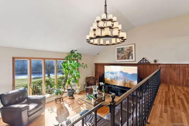 14 Fairway Drive, Great Neck, NY 11020