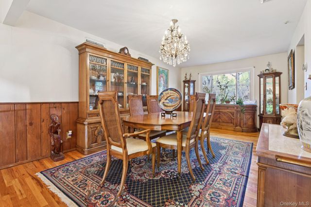 14 Fairway Drive, Great Neck, NY 11020