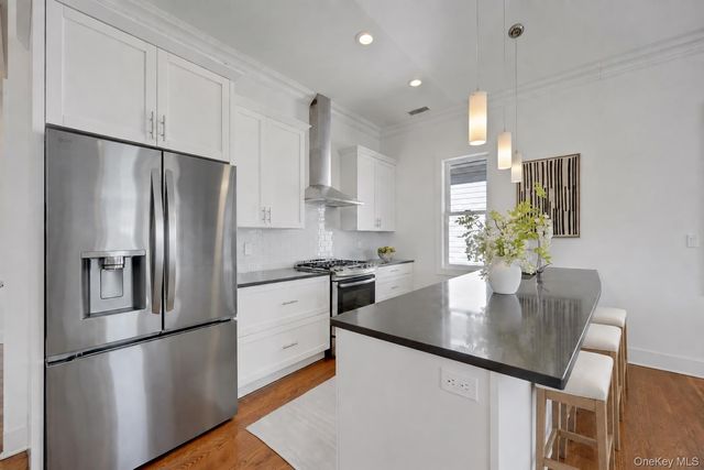 63 Island Point 63, Bronx, NY 10464