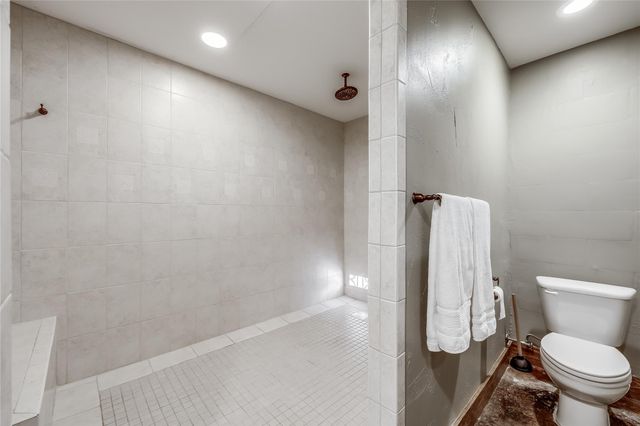 610 Deckhouse DR, Point Venture, TX 78645