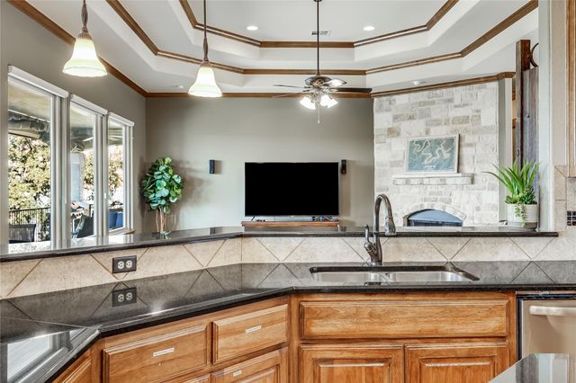 610 Deckhouse DR, Point Venture, TX 78645