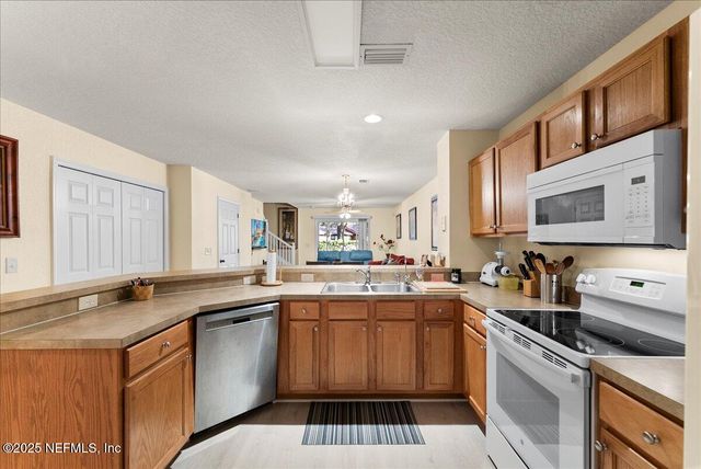 8550 ARGYLE BUSINESS Loop 1605, Jacksonville, FL 32244