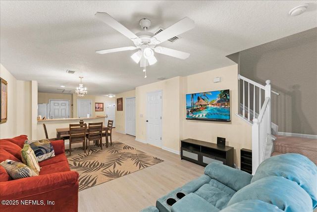 8550 ARGYLE BUSINESS Loop 1605, Jacksonville, FL 32244