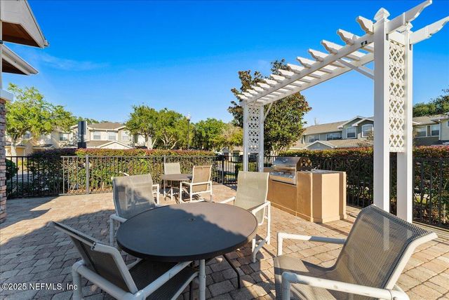 8550 ARGYLE BUSINESS Loop 1605, Jacksonville, FL 32244