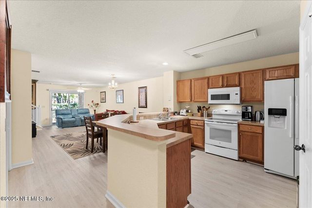 8550 ARGYLE BUSINESS Loop 1605, Jacksonville, FL 32244