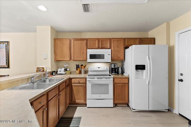 8550 ARGYLE BUSINESS Loop 1605, Jacksonville, FL 32244