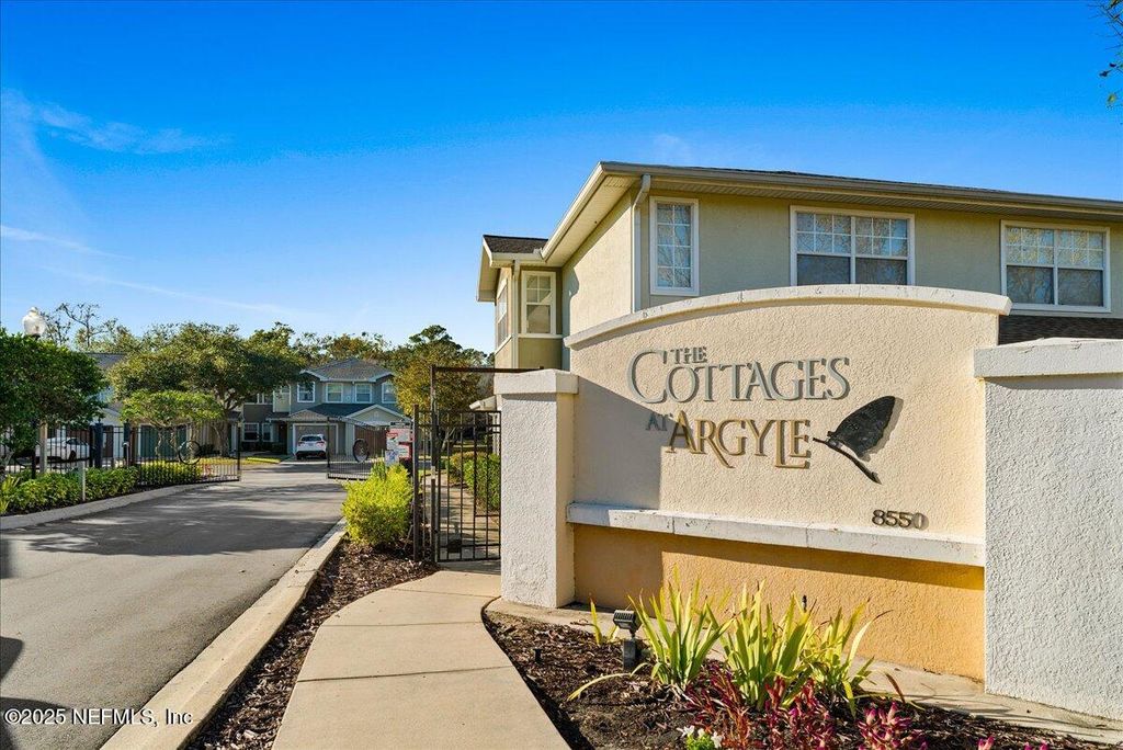 8550 ARGYLE BUSINESS Loop 1605, Jacksonville, FL 32244