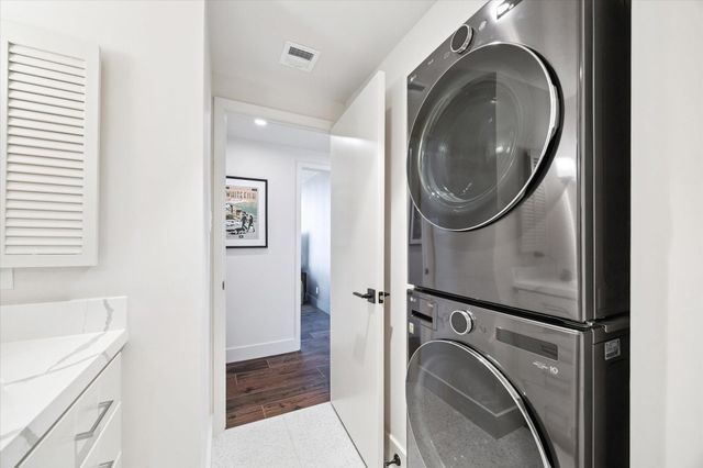 5001 Woodway Drive 1106, Houston, TX 77056