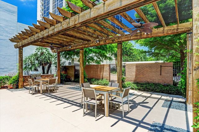 5001 Woodway Drive 1106, Houston, TX 77056