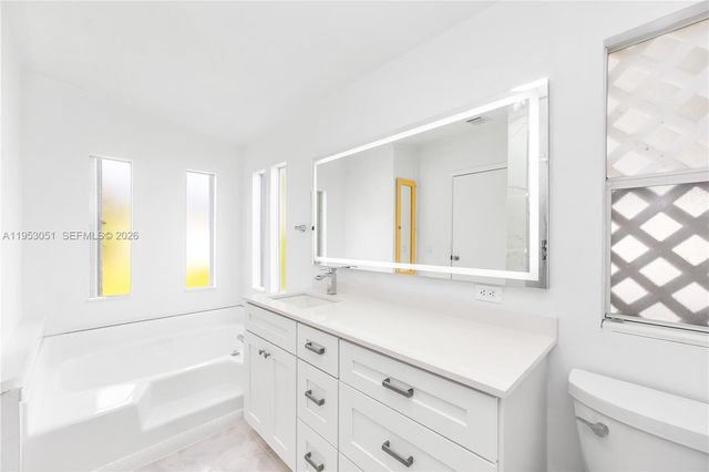 5611 SW 32nd Ter, Dania Beach, FL 33312