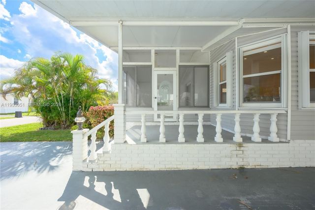 5611 SW 32nd Ter, Dania Beach, FL 33312