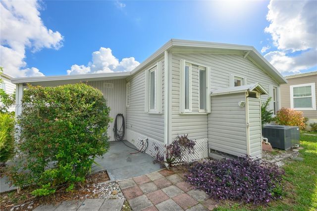 5611 SW 32nd Ter, Dania Beach, FL 33312