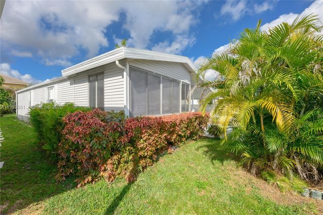 5611 SW 32nd Ter, Dania Beach, FL 33312