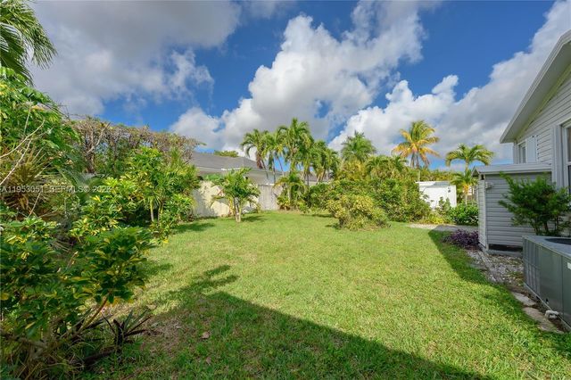 5611 SW 32nd Ter, Dania Beach, FL 33312