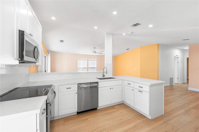 5611 SW 32nd Ter, Dania Beach, FL 33312