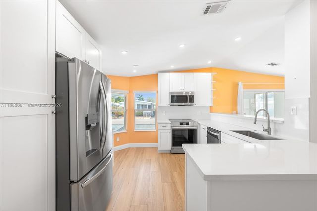 5611 SW 32nd Ter, Dania Beach, FL 33312