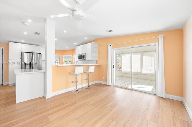 5611 SW 32nd Ter, Dania Beach, FL 33312