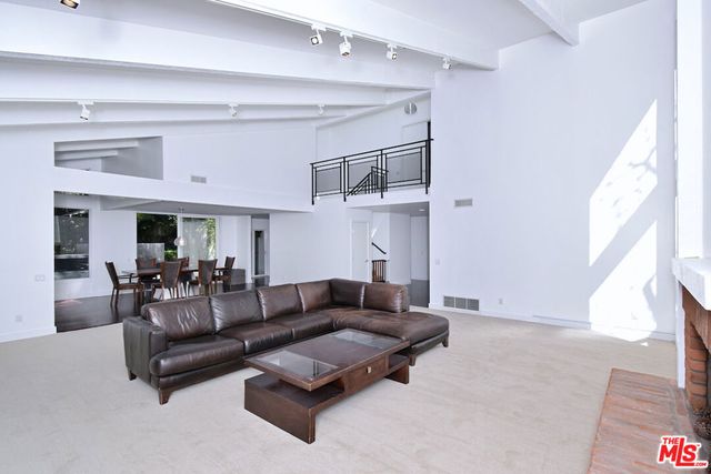 9908 Lancer Court, Beverly Hills, CA 90210