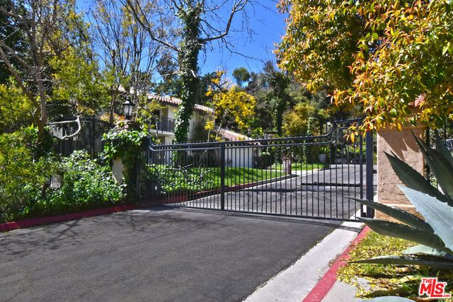 9908 Lancer Court, Beverly Hills, CA 90210