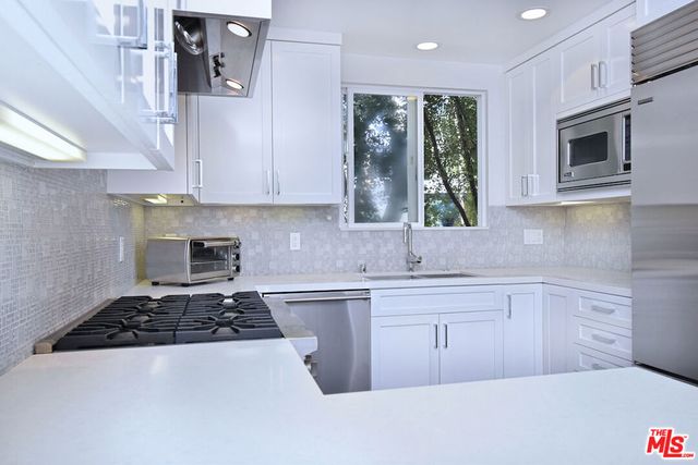 9908 Lancer Court, Beverly Hills, CA 90210