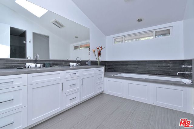 9908 Lancer Court, Beverly Hills, CA 90210