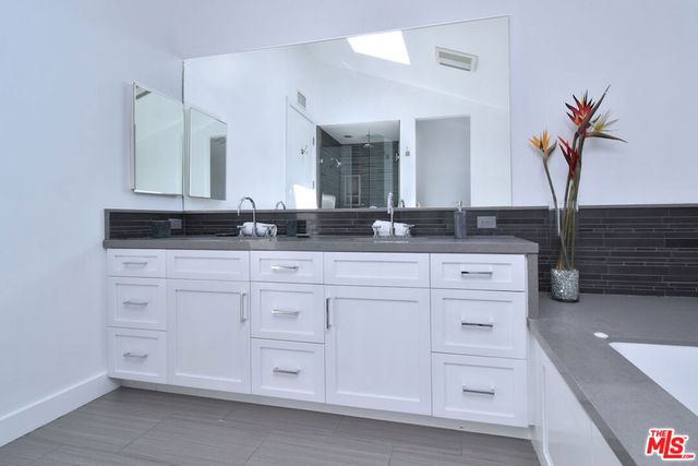 9908 Lancer Court, Beverly Hills, CA 90210