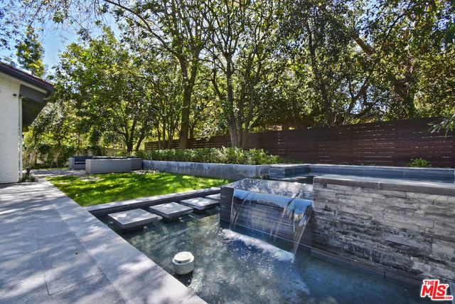 9908 Lancer Court, Beverly Hills, CA 90210