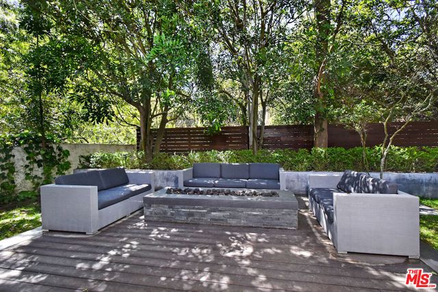 9908 Lancer Court, Beverly Hills, CA 90210