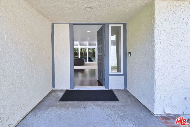 9908 Lancer Court, Beverly Hills, CA 90210