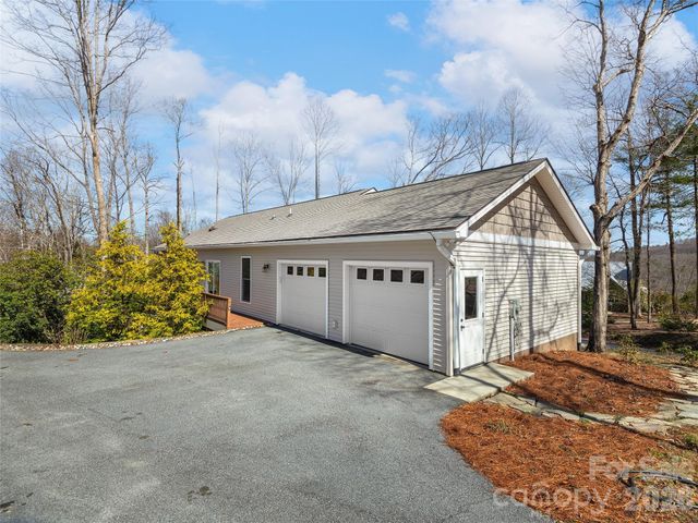 10 Starview Lane, Hendersonville, NC 28739