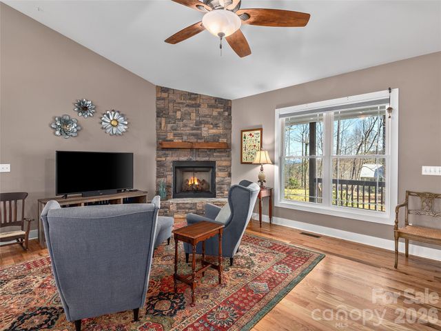 10 Starview Lane, Hendersonville, NC 28739