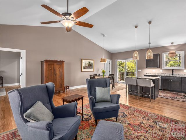 10 Starview Lane, Hendersonville, NC 28739