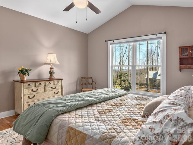 10 Starview Lane, Hendersonville, NC 28739