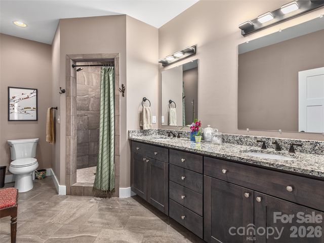 10 Starview Lane, Hendersonville, NC 28739