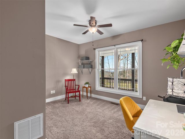 10 Starview Lane, Hendersonville, NC 28739