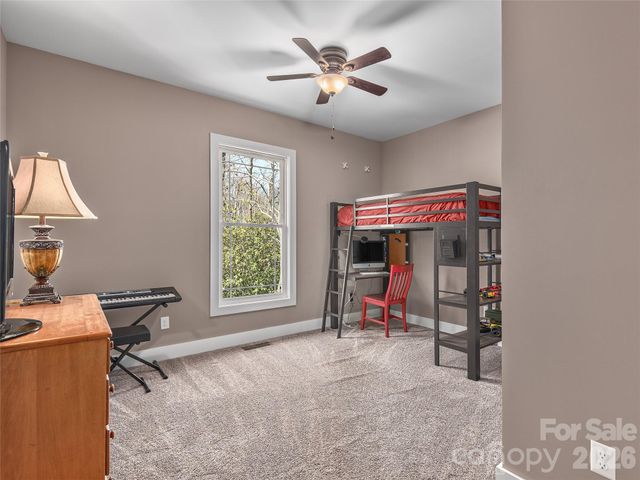 10 Starview Lane, Hendersonville, NC 28739