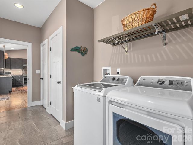 10 Starview Lane, Hendersonville, NC 28739